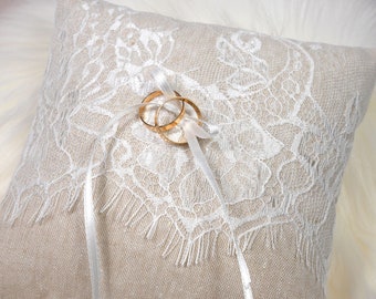 Boho ring pillow made of linen with white eyelash lace vintage