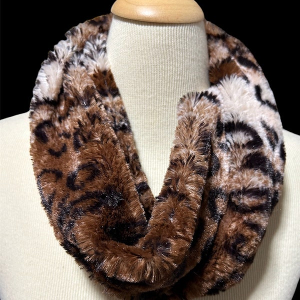 Faux Fur Infinity Scarf Cowl Soft Luxurious Scarf Animal print scarf Ultra Soft Leopard Cheetah Vegan Fur Neckwarmer