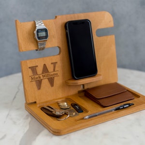 Organizer Station, Dockingstation, Geburtstagsgeschenk für Männer, Jahrestagsgeschenke für Freund, personalisierte Geschenke, Dockingstation Teak (Pictured)