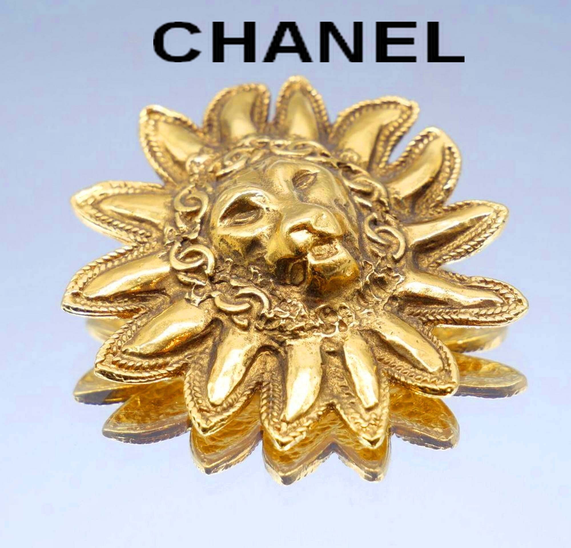 Chanel Brooch Gold 