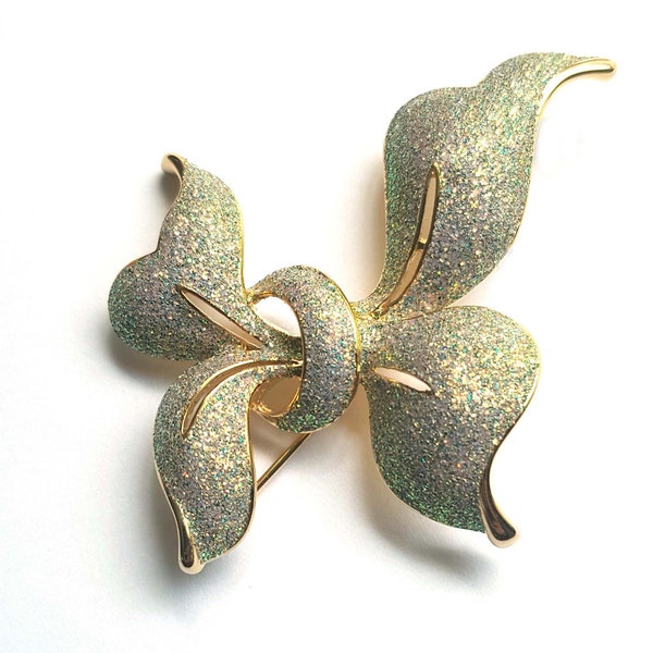 Broche vintage, vert amande pavée de petits strass PauletteVintage bijoux