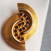 Broche Vintage En Métal Doré Gil D'Agena - Bijou Ancien Occasion Bon État