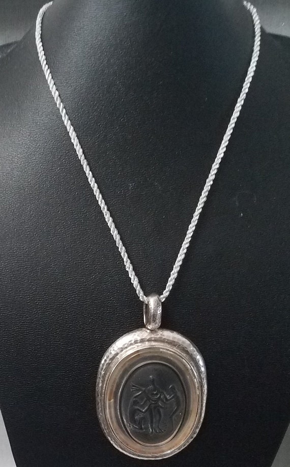 Sterling silver pendant with the center in Lalique