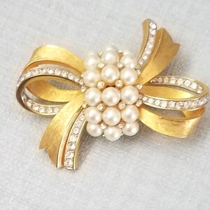 Broche couture, Vintage Français, en métal doré PauletteVintage bijoux