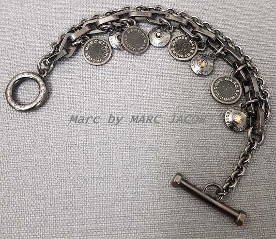 Marc Jacobs Logo Bracelet In Gold | ModeSens