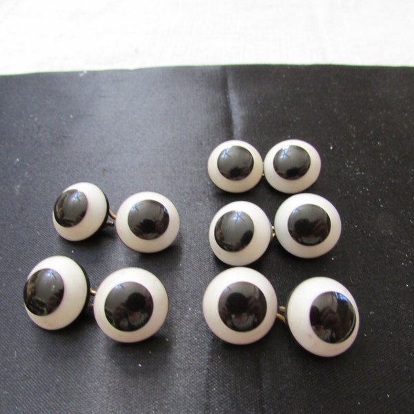 Vintage plastic joined buttons lot of 5 pair black and white or are these cuff links?