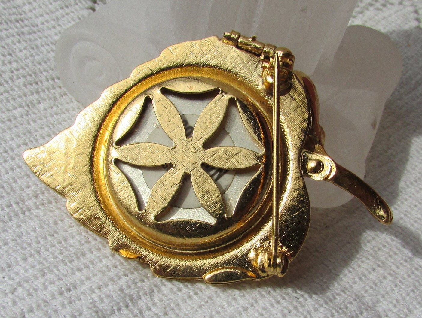 Broche Vintage Avon Feuille Dorée, Cassolette Parfum Solide Avec Perle - Rétro Chic