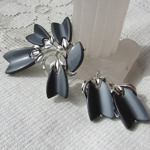 Vintage Lisner set gray moonglow thermoset tulips brooch and earrings set demi parure Goth wedding bridal prom free shipping USA