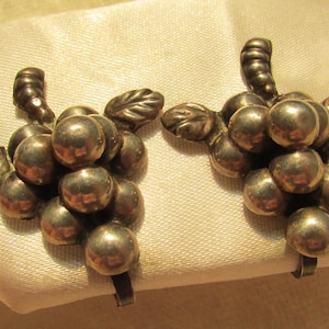 Vintage sterling silver Mexico  grape cluster earrings signed ?screw on  estate find beach boho summer