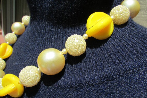 Vintage chunky sugar beads necklace with interloc… - image 4