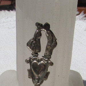 Vintage Sterling Silber Löffel Brosche mit küssenden Figuren holländischen Jungen und Mädchen und Herz Holland Kitsch Andenken kostenloser Versand USA