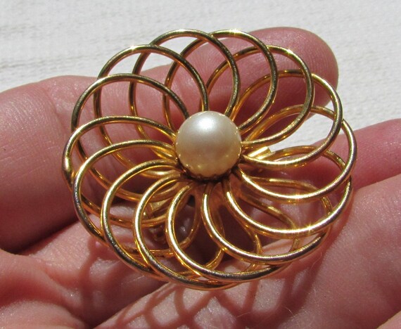 Vintage 50's gold plated atomic brooch infinity s… - image 4