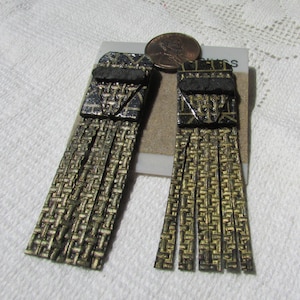 Pendientes largos de calidad vintage de los años 80 menta en la tarjeta de cuero perforado hecho a mano como fleco modernista New Old Stock envío gratuito EE. UU.
