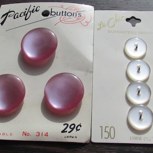 Vintage passende moonglow Knöpfe auf Karte, 4 Stück, 14 Knöpfe auf Karte, 14 Knöpfe pink auf weiß