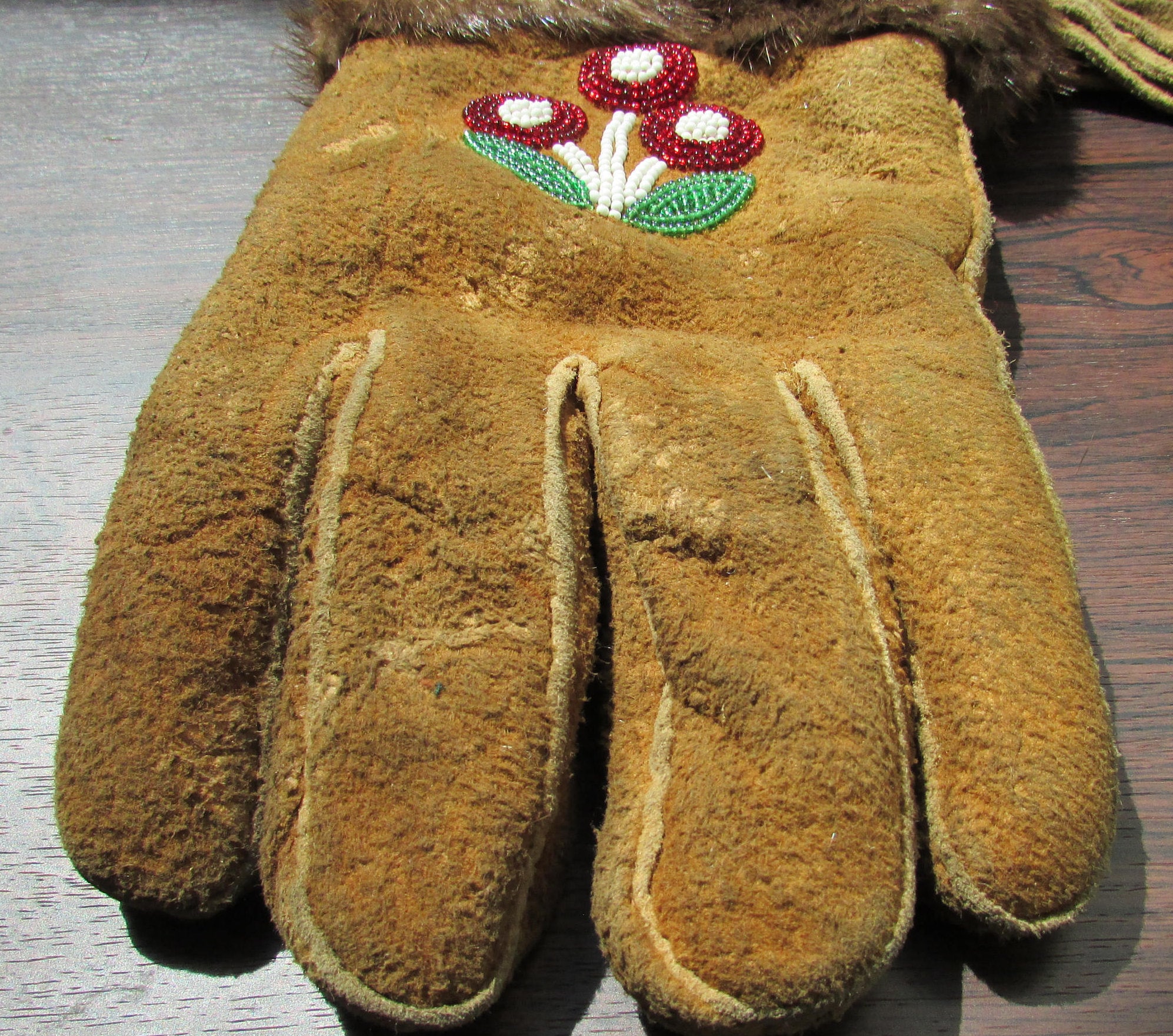 Vintage Native American Beaded Gauntlet Gloves With Fur Trim Etsy UK