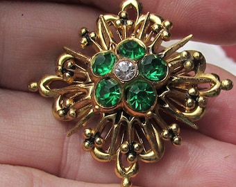 vintage Coro Victoriaanse revival smaragdgroen en kristal strass pin broche Victoriaanse revival Maltese kruis gratis verzending USA