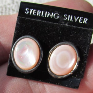 Orecchini a bottone vintage rosa MOP con piercing delicato ovale in argento sterling 925 con pietre preziose nuovo vecchio stock su carta orecchini NOS spedizione gratuita USA