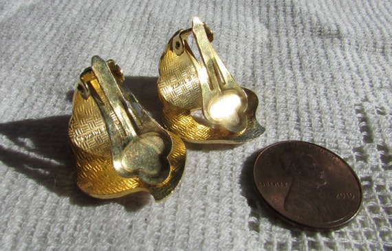 Vintage earrings flower and  butterfly half hoops… - image 6