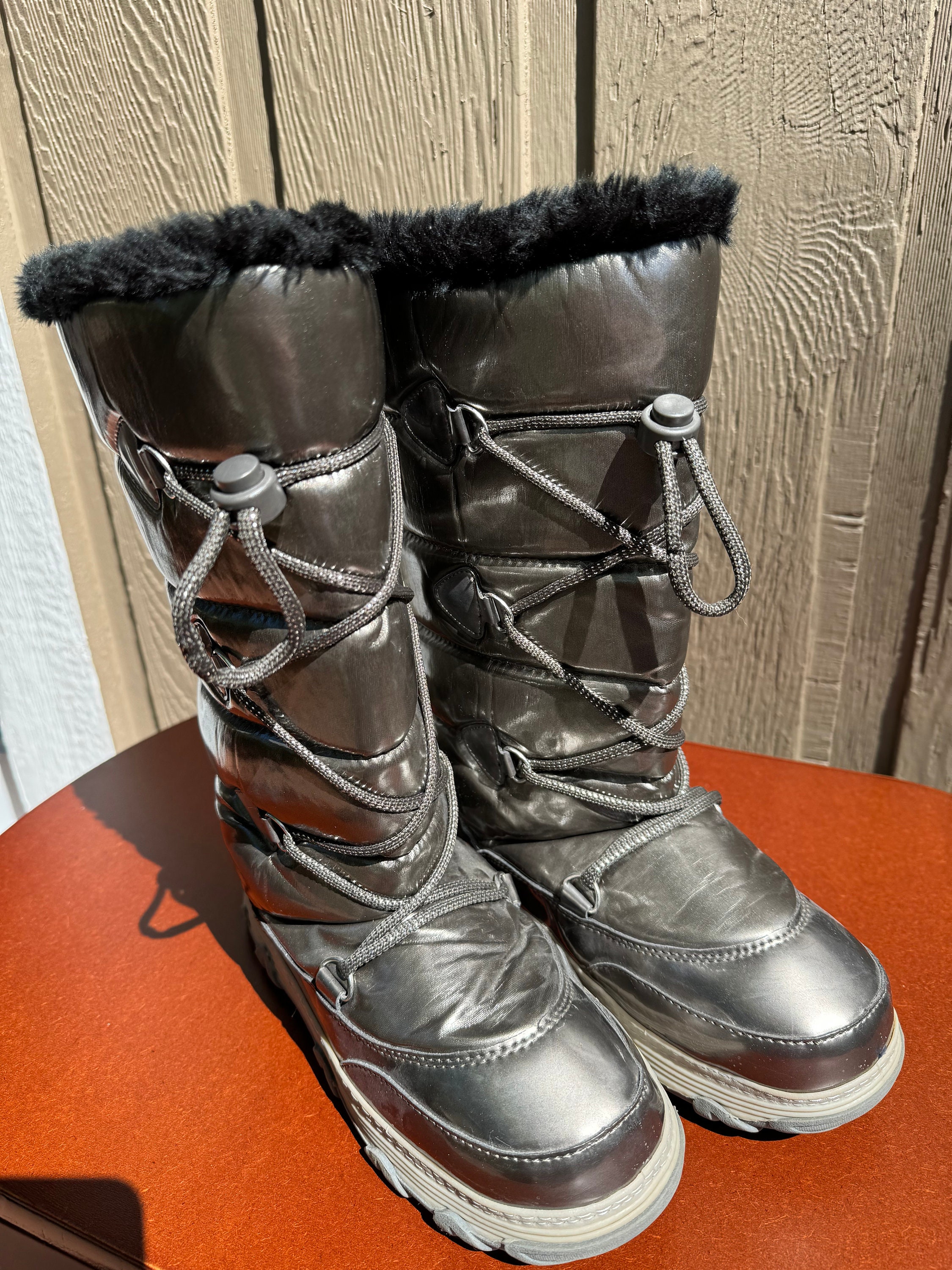 Vintage Moon Boots Metallic Bronze Lightly Used Size 8 Pair Great