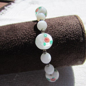 Vintage white moonglow and roses art glass moon glow bead bracelet wedding prom collector estate piece free shipping USA
