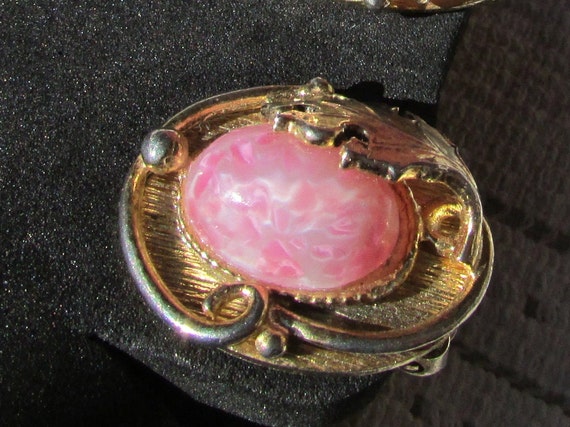 Whiting and Davis pink art glass vintage earrings… - image 3