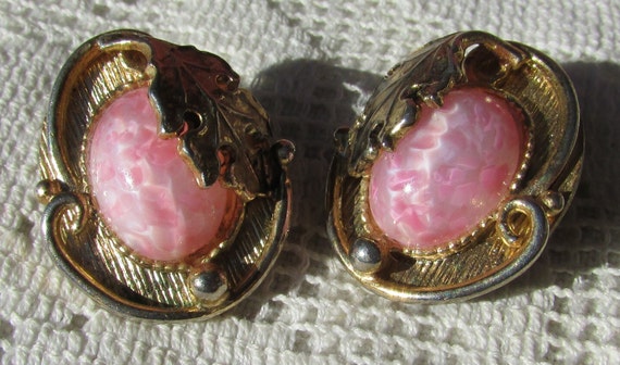 Whiting and Davis pink art glass vintage earrings… - image 7