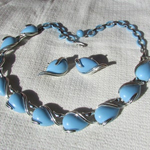 Vintage turquoise blue Coro Pegasus Thermoset choker necklace and earrings set rockabilly bridal demi parure estate find free shipping USA