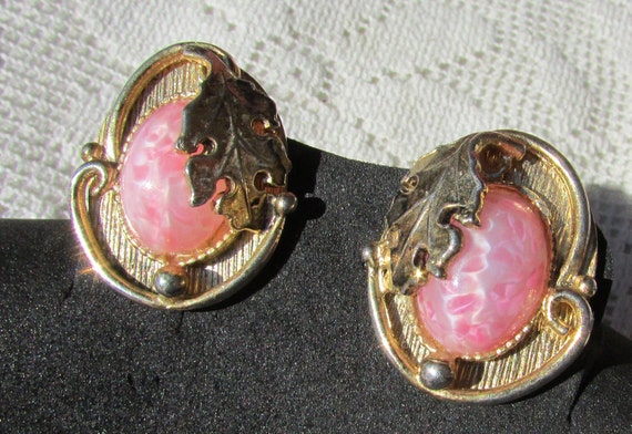 Whiting and Davis pink art glass vintage earrings… - image 2