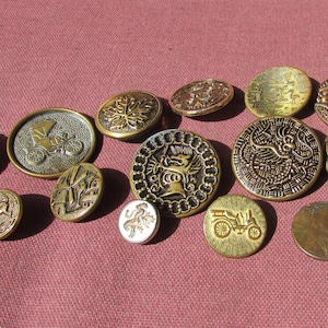 Lot of vintage to antique buttons mostly metal shank buttons none matching pictoral buttons free shipping USA