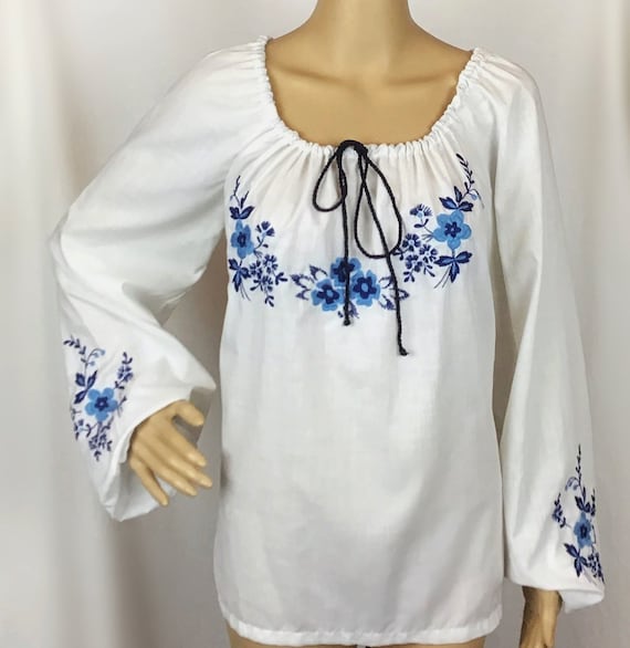 Vintage 1970s Hippie Folk White Cotton Blue Flora… - image 2