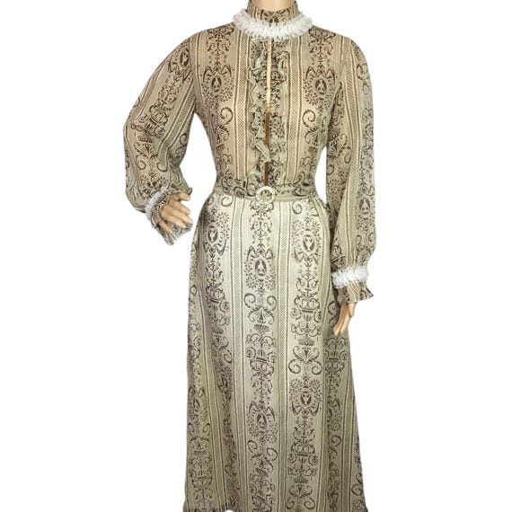Vintage 1970s Victorian Beige & Brown Baroque Print Lace Trim Long Maxi Dress Small-Medium Vintage 1970s Victorian Beige & Brown Baroque Print Lace Trim Long Maxi Dress Small-Medium