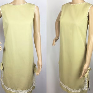 Vintage 1960s Mid Century Mod Taupe Beige White Lace Bow Trim A Line Shift Dress Small-Medium