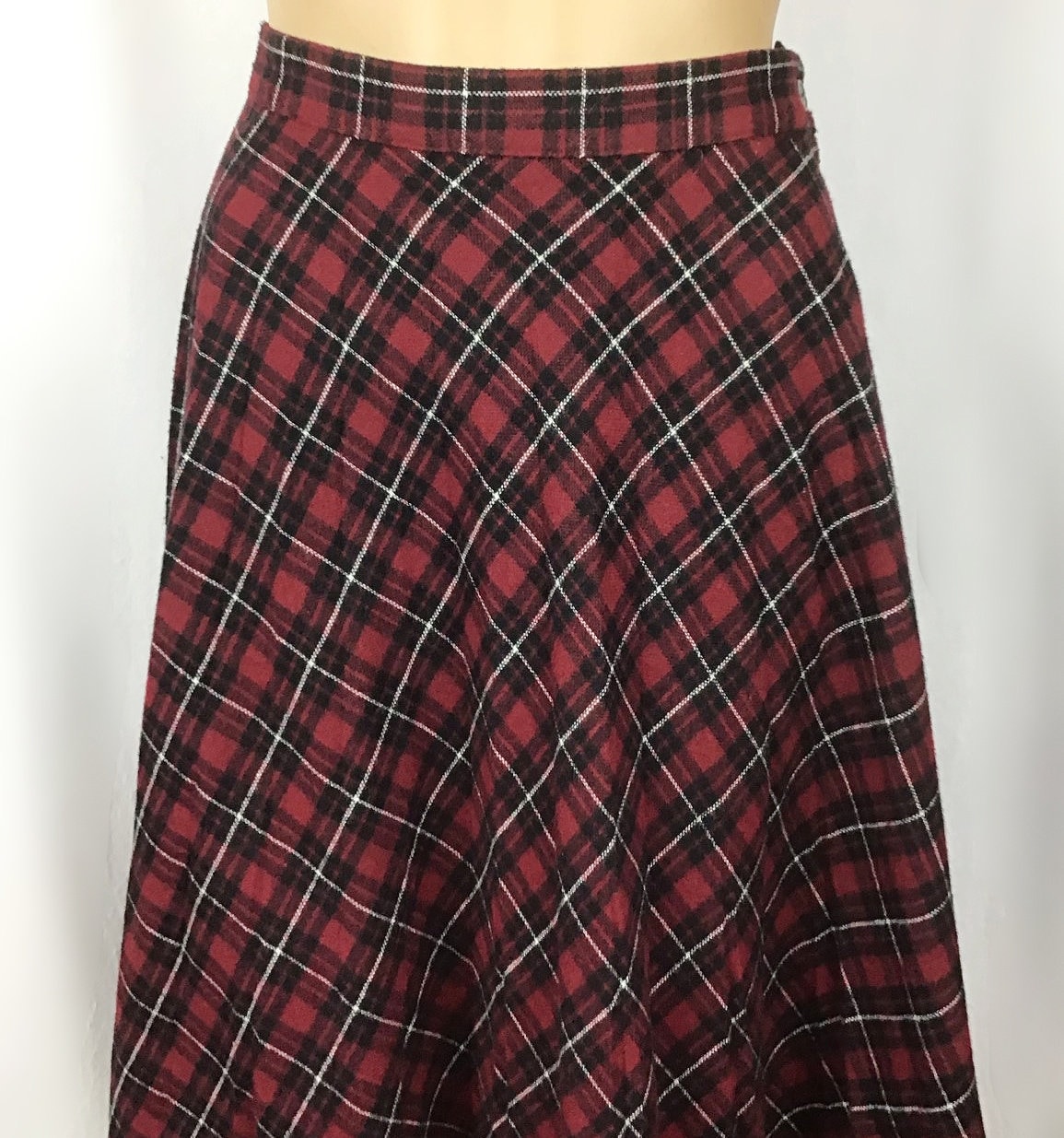 Vintage 1970s Does 40s Designer Barclay Square Dark Red