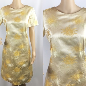 Vintage 1960s Mid Century Pin Up Champagne Gold Embroidered Chinoiseries Floral Brocade Cocktail Shift Dress Medium