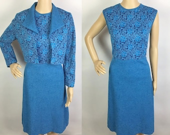 Ensemble robe droite et veste bleu mod à motif floral des années 1960, petit à moyen