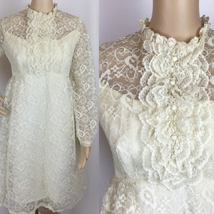 Vintage 1960s American Mid Century Mod Victoriana White Floral Lace Ruffled Jabot Collar Babydoll Mini Wedding Dress Small