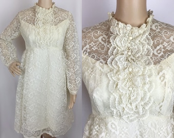 Vintage 1960s American Mid Century Mod Victoriana White Floral Lace Ruffled Jabot Collar Babydoll Mini Wedding Dress Small