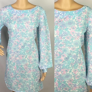 Mini-robe babydoll à imprimé floral bleu, rose et violet mod hippie vintage des années 60, moyenne-grande