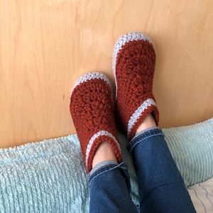 Crochet Pattern * DAWN SLIPPERS for Teens and Adults * Super Bulky yarn * house shoes * Instant Download pattern #546