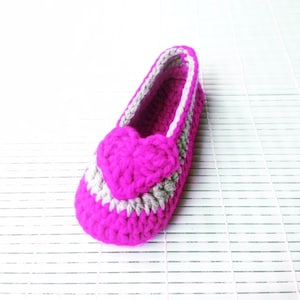 Crochet Patterns * VALENTINE SLIPPERS for girls* Instant Download Pattern # 454 * Children Sizes 9-12 * Teen Sizes 1-2* Easy *house slippers