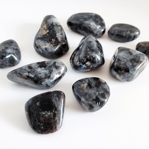 Trommelstenen labradoriet: gepolijste helende kristallen, set van 2 inch