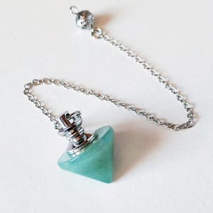 Green Aventurine Pendulum, Dowsing and energy healing tool, Natural stone pendulum