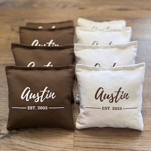 8 bolsas de frijoles personalizadas con el apellido de la familia para el juego de lanzamiento de bolsas de maíz. Idea de regalo para el aniversario de bodas. Juego de jardín para el esposo. Diversión al aire libre. Regalo único para parejas.