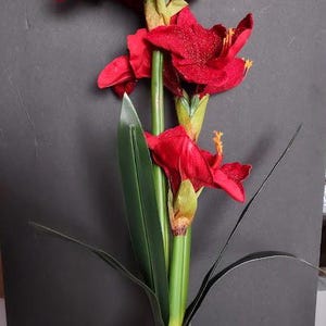 SALE!! Artificial amaryllis (READ DESCRIPTION) Red
