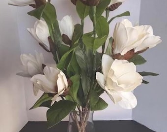 Bukiet z łodyg magnolii iluzja wodna