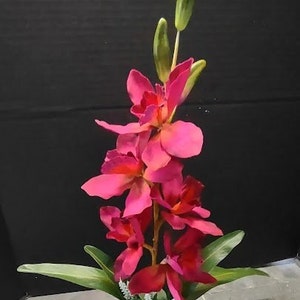 Absolutely beautiful Artificial Cymbidium Orchid Plant on disc