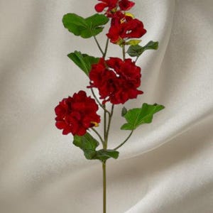 Tallo de geranio artificial de tacto real de color rojo intenso