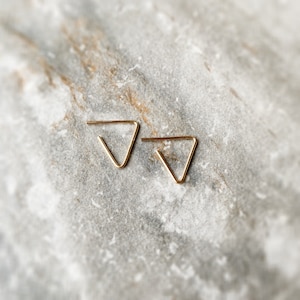 Petite Triangle Slides, Minimalist Earrings, Mini Threaders, Triangle Threaders, Geometric Threaders, Minimalist jewelry, Triangle studs