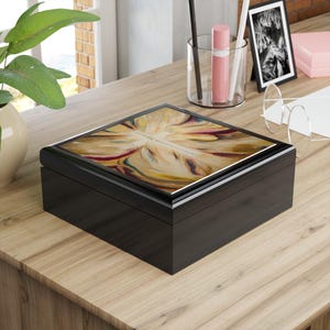 Kreuz-inspirierte Schmuckschatulle The Shift Artwork, Rubberwood Andenken Organizer