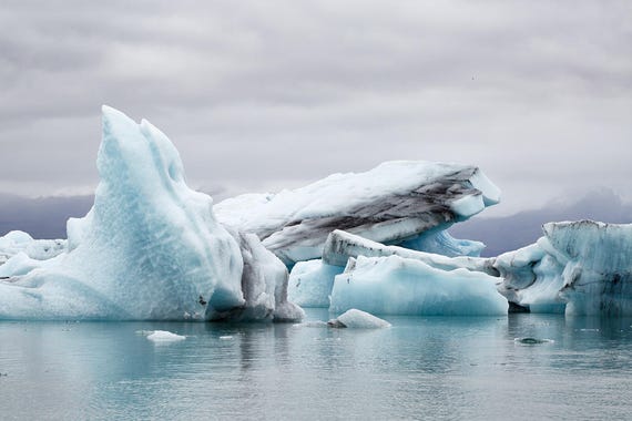 Laguna glaciale Iceberg Ghiaccio blu Terra di fuoco e ghiaccio Islanda Jokulsarlon Stampa fotografica a colori Fotografia Fine Art IC13 Etsy Italia